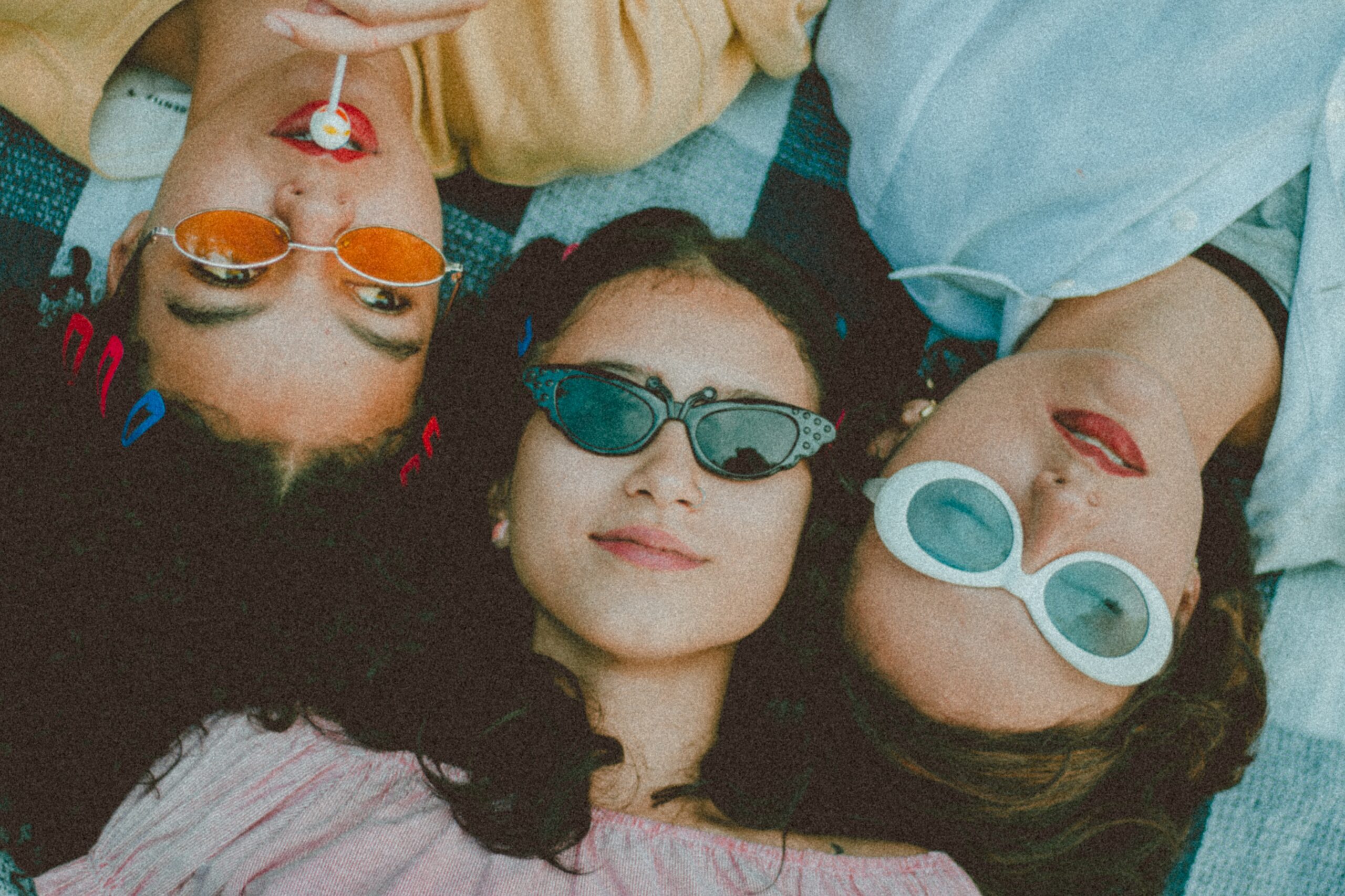 How to Find Friends In New Country
